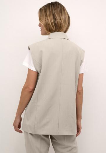 Длинный жилет