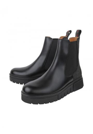 Сапожки на танкетке