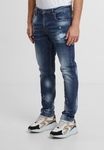 Узкие джинсы