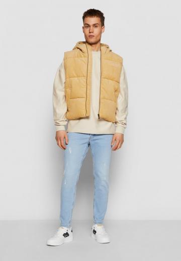 Узкие джинсы