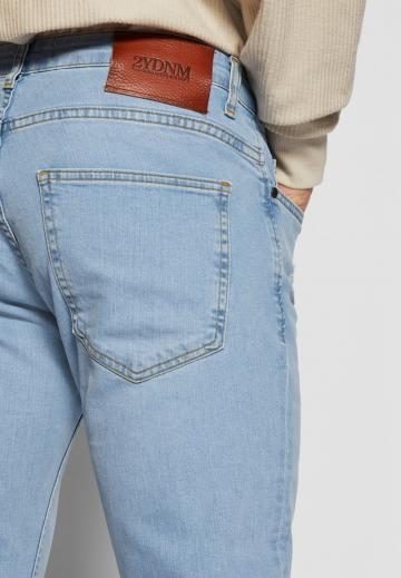 Узкие джинсы