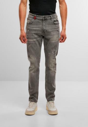 Прямые джинсы