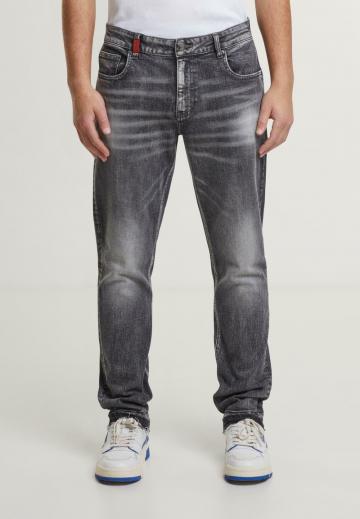 Узкие джинсы