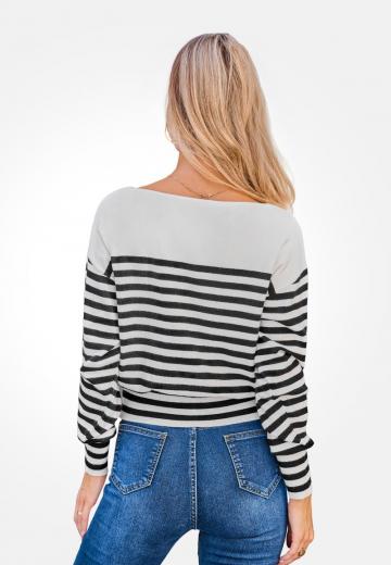 Пуловер в полоску