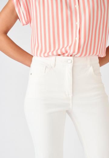 Короткие джинсы