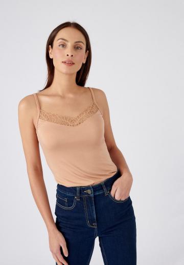 Топ на бретельках