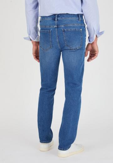 Прямые джинсы