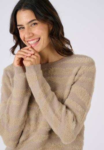 Пуловер в полоску