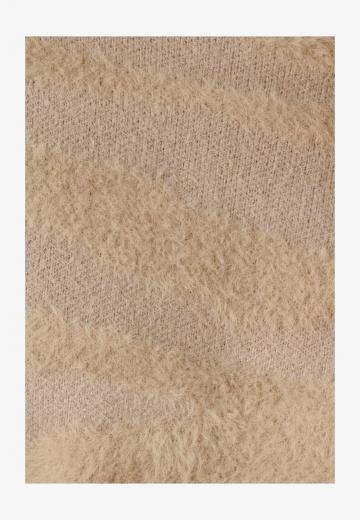 Пуловер в полоску