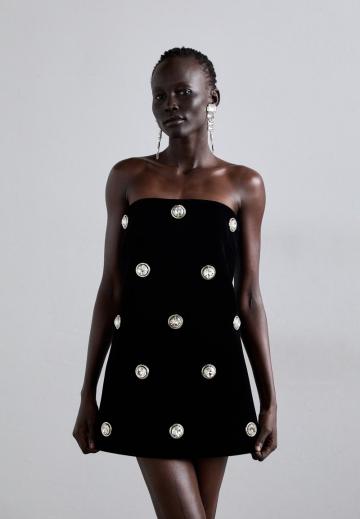 Платье без бретелек