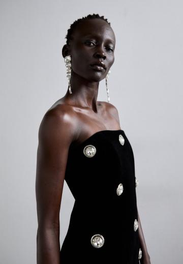 Платье без бретелек