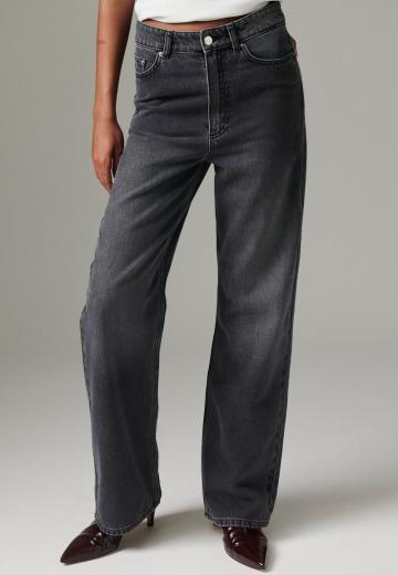 Прямые джинсы