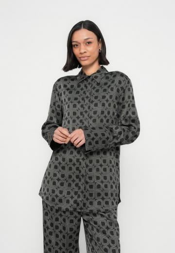 Атласная блузка