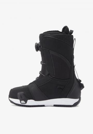 Спортивные сапоги