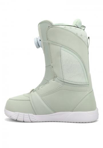 Спортивные сапоги