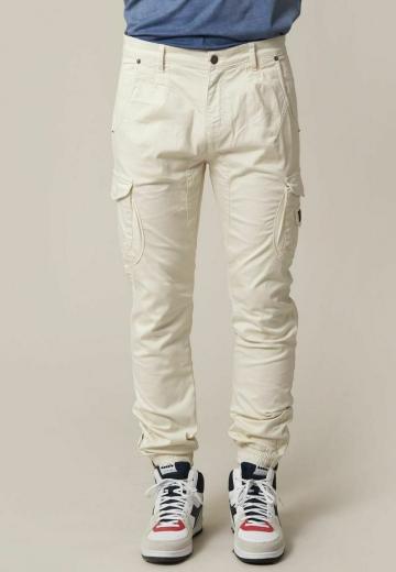 Брюки с накладными карманами