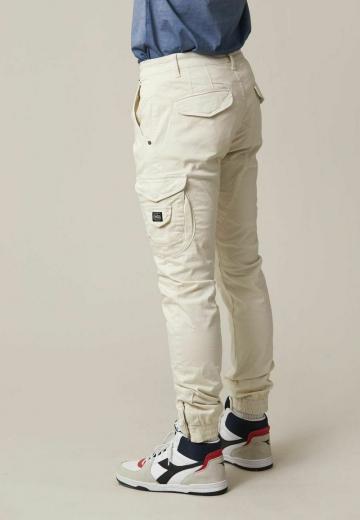 Брюки с накладными карманами