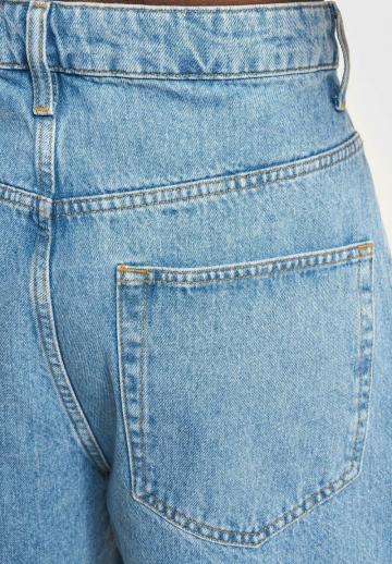 Прямые джинсы