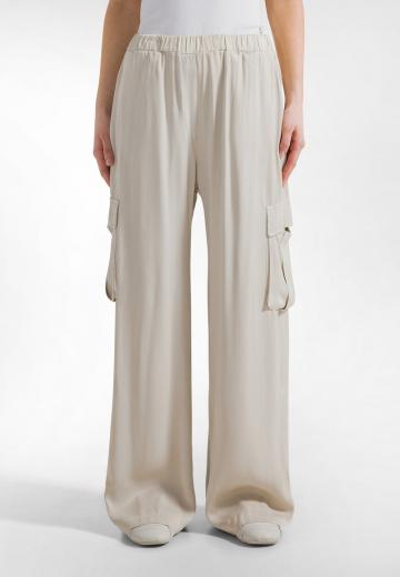 Брюки с накладными карманами