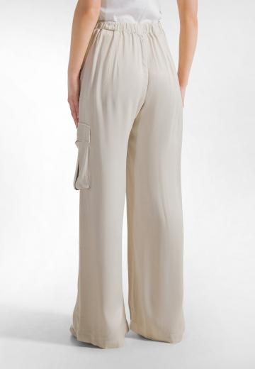 Брюки с накладными карманами