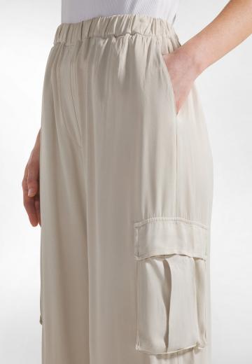 Брюки с накладными карманами