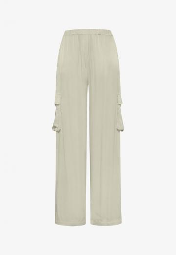 Брюки с накладными карманами