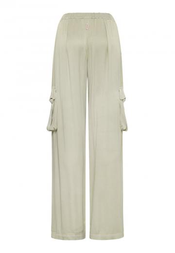 Брюки с накладными карманами