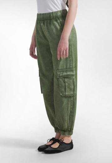 Брюки с накладными карманами