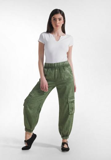 Брюки с накладными карманами