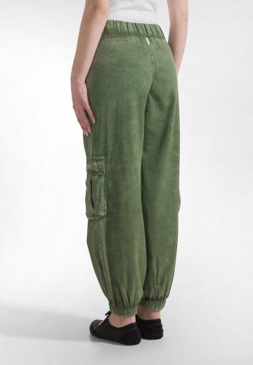 Брюки с накладными карманами