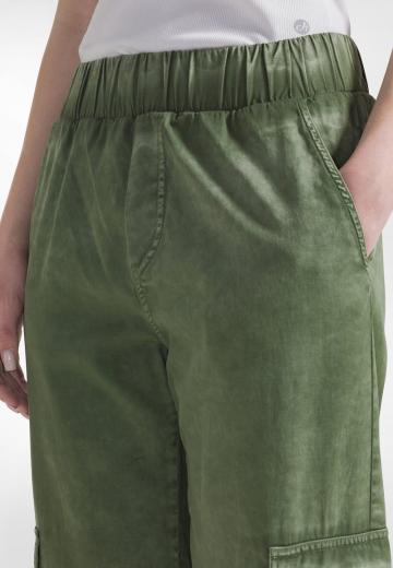 Брюки с накладными карманами