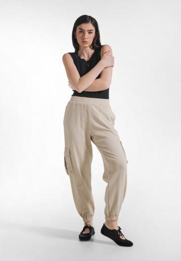 Брюки с накладными карманами