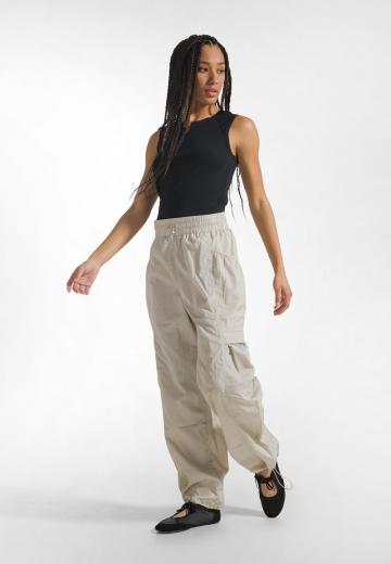 Брюки с накладными карманами