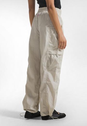 Брюки с накладными карманами
