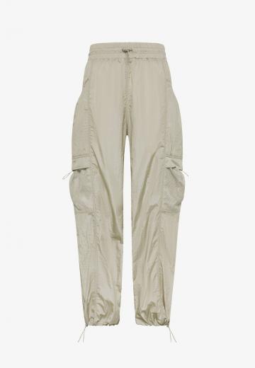 Брюки с накладными карманами