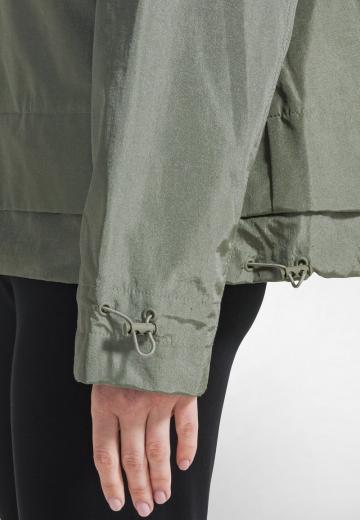 Куртка с накладнымит карманами