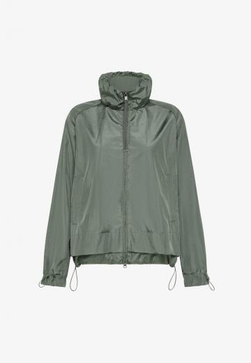 Куртка с накладнымит карманами