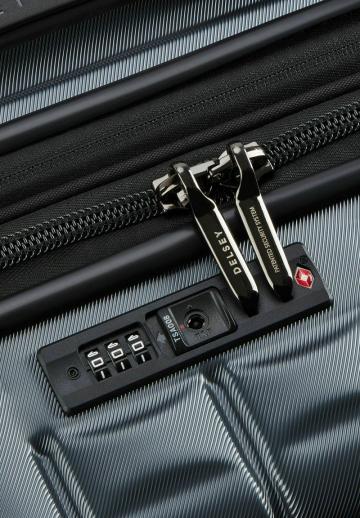 Чемодан на колесах