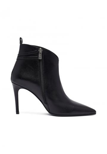 Высокие сапоги