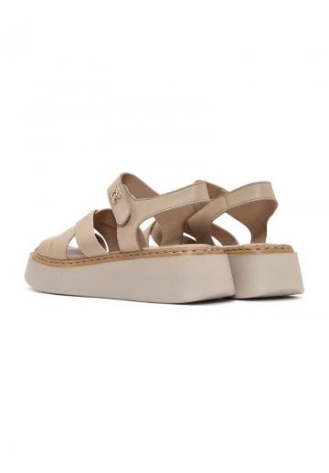 Босоножки на танкетке