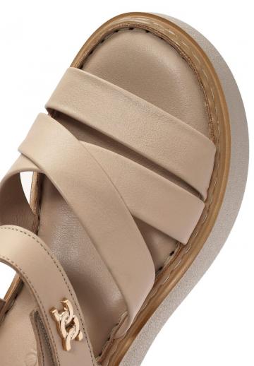 Босоножки на танкетке