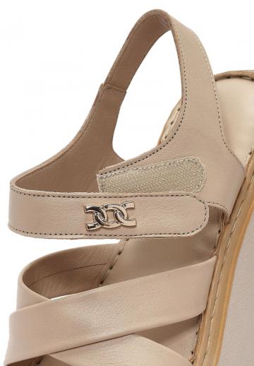 Босоножки на танкетке