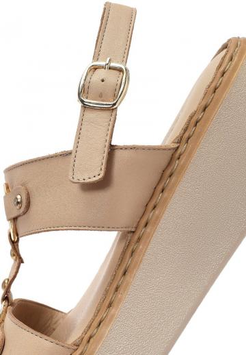 Босоножки на танкетке