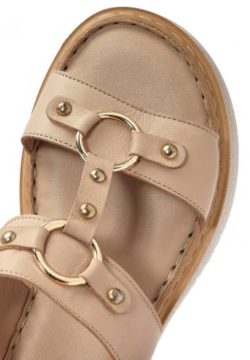 Босоножки на танкетке