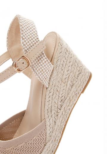 Туфли на танкетке