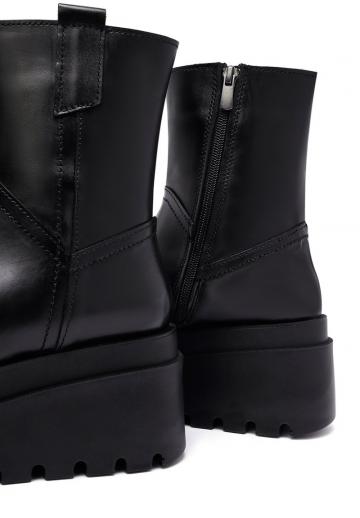 Сапожки на танкетке