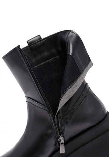 Сапожки на танкетке