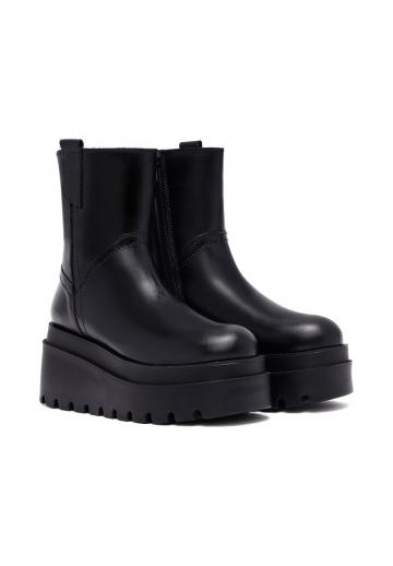 Сапожки на танкетке