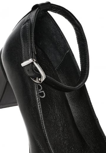 Туфли с ремешком