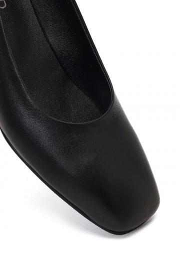 Туфли с высоким носом